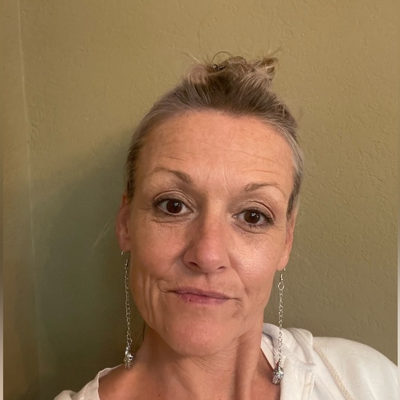 Skullacious Dangle Earrings!! - Picture 4 of 5